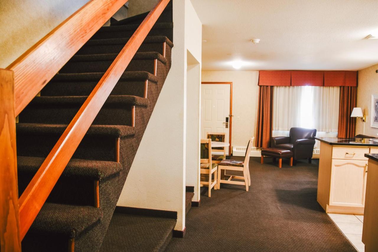 Stony Plain Inn&Suites Zewnętrze zdjęcie